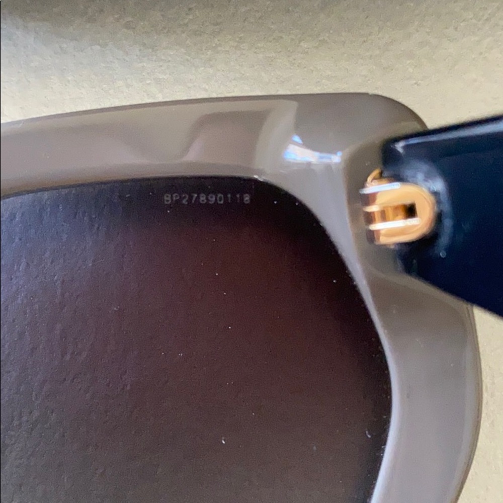 Prada sunglasses - Picture 7 of 9